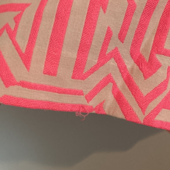 2/$30 🩷 J Crew shorts 🩷 size 6 🩷 pink and white 🩷 textured - Picture 6 of 15